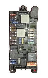 2004 Mercedes W211 E320 Front SAM Module Relay Fuse Box - Picture 1 of 6