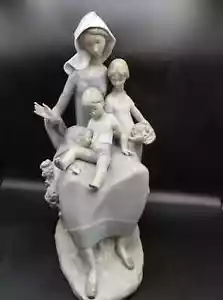ENORME statuina porcellana Lladro 4864 madre con figli Antonio Ruiz 38 cm 3,5 kg - Foto 1 di 14