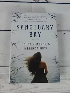 Sanctuary Bay by Laura J. Burns & Melinda Metz Hardcover Suspenseful Thriller - Foto 1 di 2