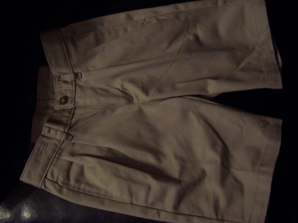 NOVO COM ETIQUETAS SHORTS ESCOLARES PLISSADOS UNIFORME ESCOLAR IZOD CÁQUI BRONZEADO AJUSTÁVEL tamanho 7 REGULAR - Imagem 1 de 1