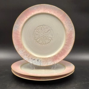 Difícil de encontrar Nuevo con etiquetas Juego de 3 platos de postre/ensalada/almuerzo ANTHROPOLOGIE "Arendelle" 9” - Imagen 1 de 8