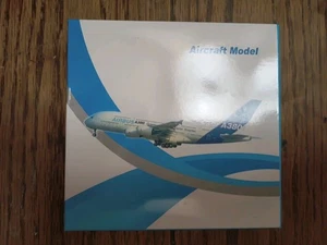 NMIB,1:400 SCALE,UNITED AIRLINES , 747  . - Picture 1 of 8