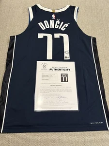 Camiseta deportiva auténtica ADV firmada por Beckett Loa Luka Doncic autografiada de los Mavericks - Imagen 1 de 5