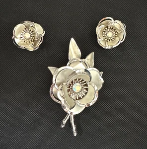 Vintage 1950s-1960s Rhinestone Flower Brooch & Clip On Earrings Set Silver Tone - Picture 1 of 3