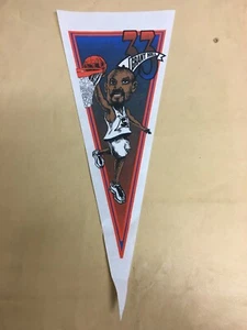 Banderín de baloncesto de 21 pulgadas con personaje de Grant Hill - Imagen 1 de 3