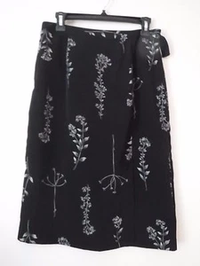 LOFT Women's Slightly Flared Black Skirt Size 8P - EUC - Picture 1 of 6