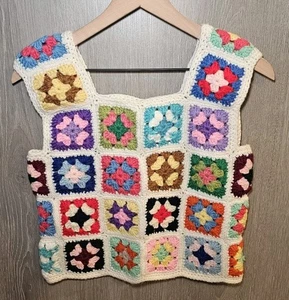 Handgefertigtes gehäkeltes Granny Square bauchfreies Oberteil mehrfarbig für Frauen - Bild 1 von 8