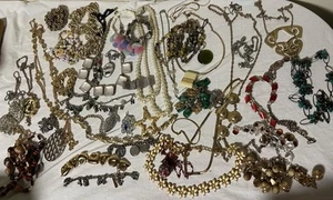 Vintage Costume Jewelry Lot 108 Pieces: Necklaces Brooches Bracelets Beads - Picture 1 of 7