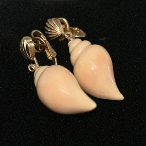 Vintage 1975 Avon signierte Muschel Ohrringe Clip On signiert Designer wunderschön  - Bild 1 von 7