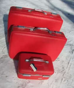 Set Of 3 Vintage American Tourister Tiara RED Suitcases Makeup Train Case Key - Picture 1 of 24