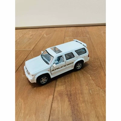 4Runner pressofuso auto bianco SUV collezione - Immagine 1 di 4
