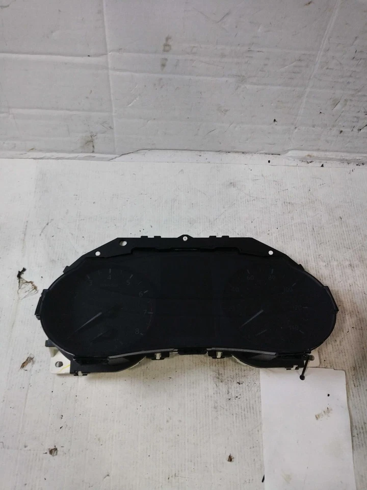 Medidor de velocímetro usado se adapta a: Nissan Rogue Cluster 2015 VIN 5 primer dígito construido en EE. UU. Foto 1 de 4