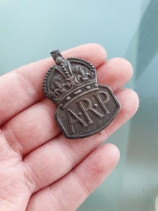 WW1 air raid precautions lapel badge - Picture 1 of 3