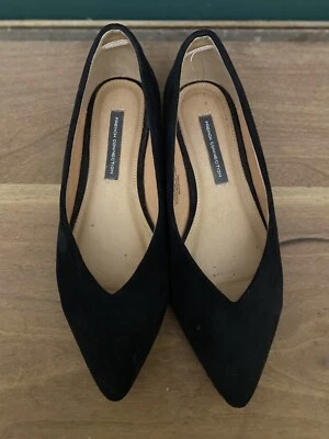 Pisos de gamuza vegana French Connection Daisy - negros, EE. UU. 8 Foto 1 de 4