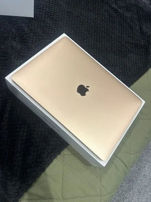 Apple MacBook Air 13-inch A2179 Quad-Core Intel I5 1.1GHz (2020) 8GB RAM 512GB. - Image 1 of 4