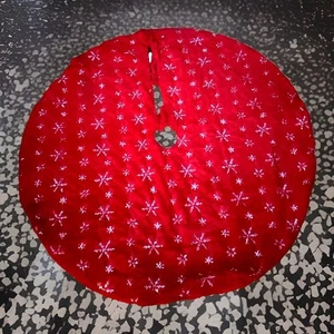 New Christmas Tree Skirt Collar Elegant Red Fur Silver Sequin Snowflakes 53” - Picture 1 of 10