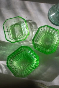 Vintage Green Uranium Glass Small Tray Set - Picture 1 of 3