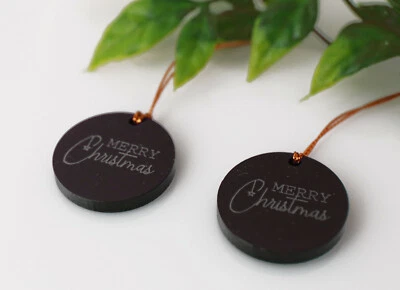 MERRY CHRISTMAS BLACK ACRYLIC ROUND TAGS BOMBONIERE PARTY FAVOURS ENGRAVED - Изображение 1 из 4