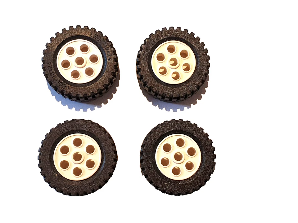 4x Lego  Reifen 13x24 Model Team  Felge alt weiß #2695/2696 - Bild 1 von 1