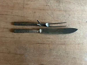Set forchetta coltello intaglio posate Rogers Hartford Conn manico inciso placcato argento - Foto 1 di 24