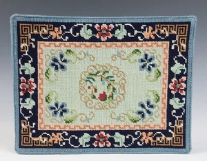 Vintage Kunsthandwerk signiert Puppenhaus Petit Point Teppich Carpet Miniatur Nadelspitze C - Bild 1 von 7