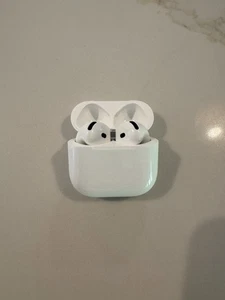 Apple AirPods 4 Wireless MXP63LL/A 2024 4th Gen Genuine with AppleCare+ 5/19/26 - Photo 1 sur 6