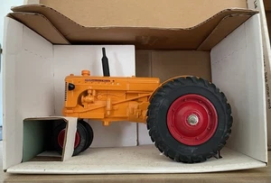 Liberty Classics Spec Cast Minneapolis Moline Tractor SCT 170 Narrow Front 1:16 - Picture 1 of 7