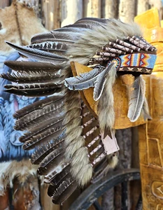 Copricapo indiano piuma warbonnet tacchino piccolo grande corno parrucchiere indienne - Foto 1 di 7