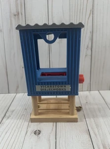 Discontinued, 2011 Thomas & Friends Wooden Railway VICARSTOWN DIESELWORKS Loader - Picture 1 of 7