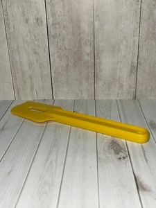 Raschietto per palette Tupperware vintage - giallo - Foto 1 di 2