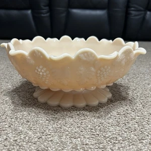 Westmoreland Cream PEACH Glass FOOTED CONSOLE BOWL Fruit Grapes Ruffle Rim - Picture 1 of 18