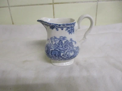 Myottes Country Life  England  -   Milchkännchen blau aus Porzellan - Bild 1 von 4