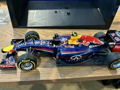1:18 Daniel Ricciardo Infiniti Red Bull Racing RB10 Formula 1 F1 Model 2014 - Image 1 of 4
