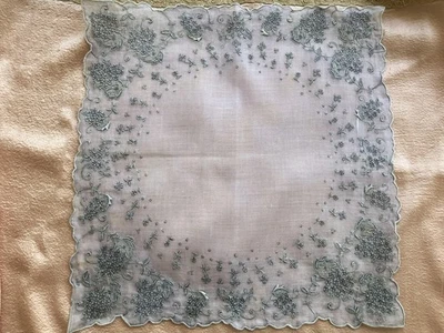 ВИНТАЖНЫЙ СВАДЕБНЫЙ НОСОВОЙ ПЛАТОК С ТЯЖЕЛОЙ ВЫШИВКОЙ MADEIRA - Изображение 1 из 4