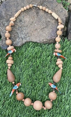 ✅Collar de loro de madera grueso cuentas marrones rojo tropical aves tiki Foto 1 de 4