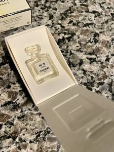 Authentic CHANEL No 5 L’Eau Miniature Mini Splash Collectible 0.05 Oz/1.5 ml NIB - Picture 1 of 3