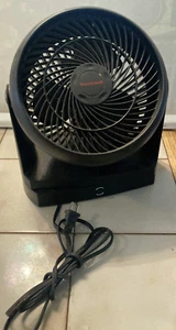 Honeywell  Desk Fan  does not pivot left to right .works pre owned free shipping - Picture 1 of 4