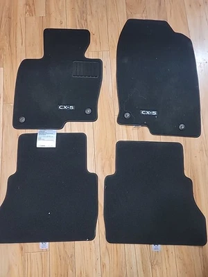 Juego de 4 alfombrillas de terciopelo originales Mazda CX-5 Foto 1 de 4