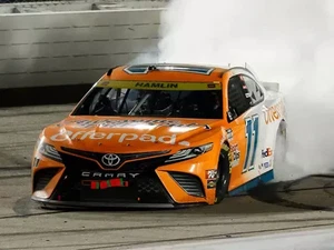 [Used] Minicar 1/24 D. Hamlin Offerpad Darlington TOYOTA Camry NASCAR 2021 Cooko - Picture 1 of 1