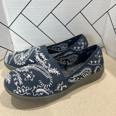 Zapatos sin cordones Yuu para mujer azules blancos bordados cachemira cómodos planos talla 7 anchos Foto 1 de 4