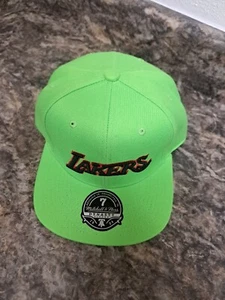 NUEVO Mitchell & Ness HWC Los Angeles Lakers Gorra Ajustada Talla 7 Verde NBA. - Imagen 1 de 7