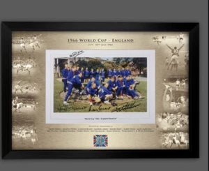 England 1966 Foto 19x30 signiert von 14 Spielern, darunter 8 Finalisten gerahmtes Kakao - Bild 1 von 8