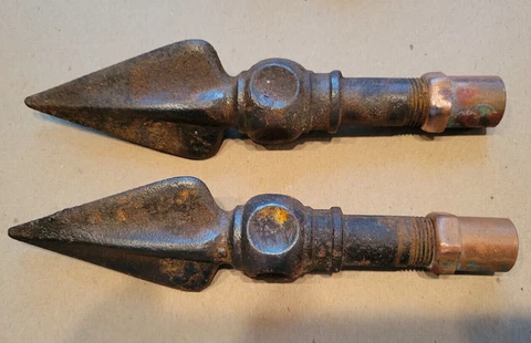 2 Solid Cast Iron Arrow Head Design 6" Threaded Fence or Curtain Rod Finials Cover
