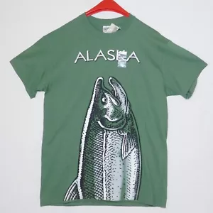 ALASKA Giant Fish Big Print Tourist Vacation Troll Heads and Tails T Shirt NWT M - Picture 1 of 5