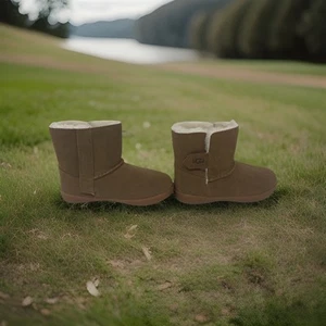 Größe 9 Kleinkind Baby UGG Stiefel T KEELAN CHEST NUT Winterstiefel - Bild 1 von 24