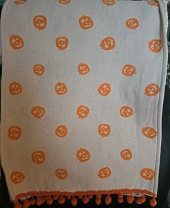 11,5 x 46" Zoll Tischläufer Halloween KÜRBISSE Jack O 'Laterne Leinen weiche Rückseite - Bild 1 von 3