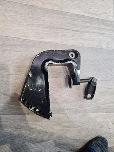 Mercury Mariner Tohatsu 4hp 5hp 6hp 2 stroke outboard Starboard Bracket Clamp - Picture 1 of 4