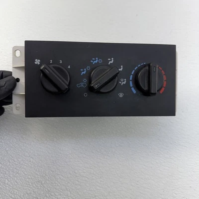 99-01 Jeep Cherokee Sport XJ Climate Control Unit Temperature Unit A/C Heater OE - Image 1 of 4