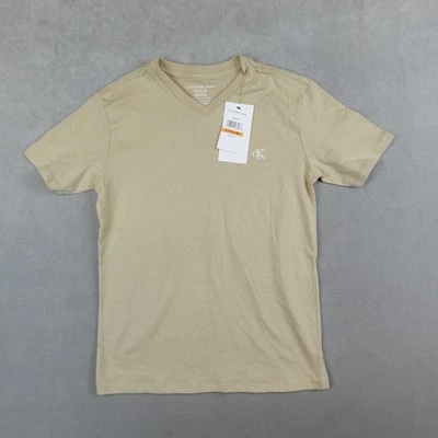 NUEVO CON ETIQUETAS Camiseta Calvin Klein Jóvenes Niños S (8) Camiseta Safari Cuello en V Logo Mangas Cortas Foto 1 de 4