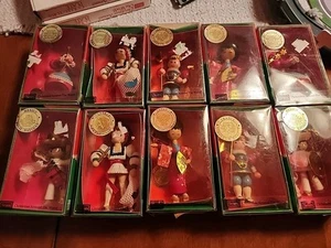 Lote de adornos y platos vintage de Navidad alrededor del mundo de los años 80 de Sears & Roebuck - Imagen 1 de 8